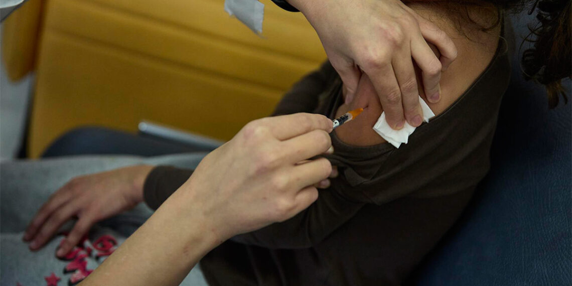 Galicia pone fecha al inicio de la vacunación frente al virus del papiloma humano: cómo pedir cita y fechas