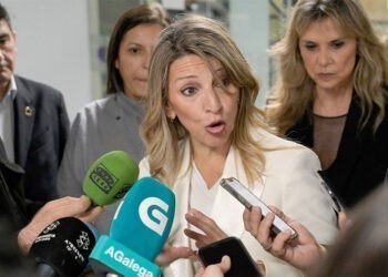 Yolanda Díaz carga contra Rueda por "culpabilizar" por bajas mientras mueren 45 trabajadores al año