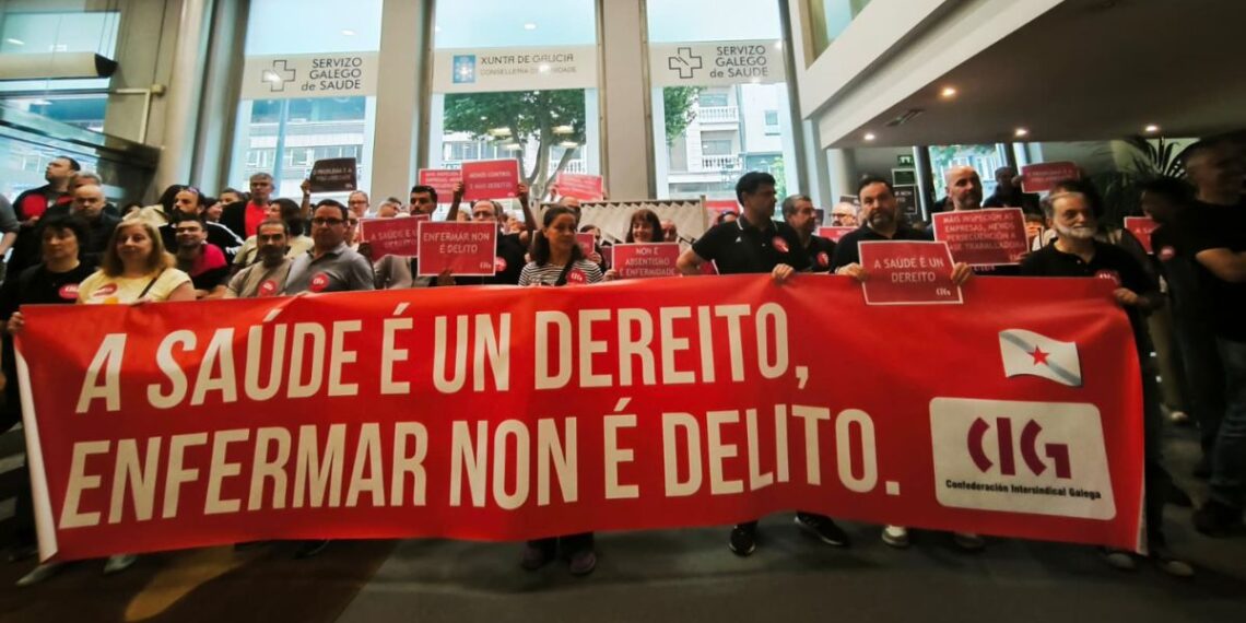 Ocupan la sede del Sergas en Vigo para protestar por los cambios en las bajas de la Xunta