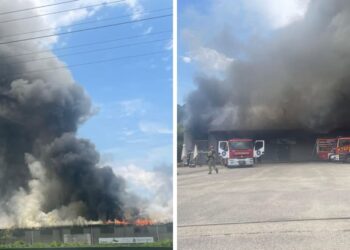 Amplio dispositivo en O Rosal para controlar y sofocar un gran incendio en una nave industrial