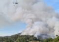 Alerta en Padrón por un incendio forestal que ya ha quemado al menos 60 hectáreas