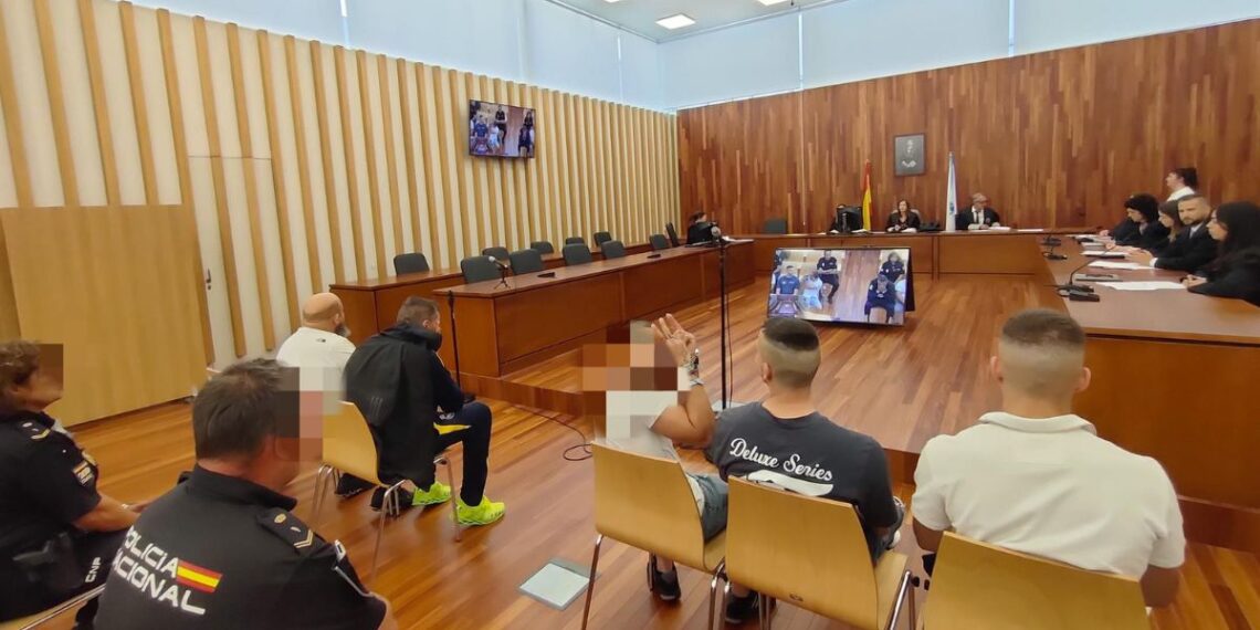 Aceptan penas de cinco años de cárcel por dar una paliza a un nonagenario en Vigo para robarle