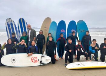 Escolares de O Porriño se suman a la "Operación Ola" para disfrutar de jornadas de surf