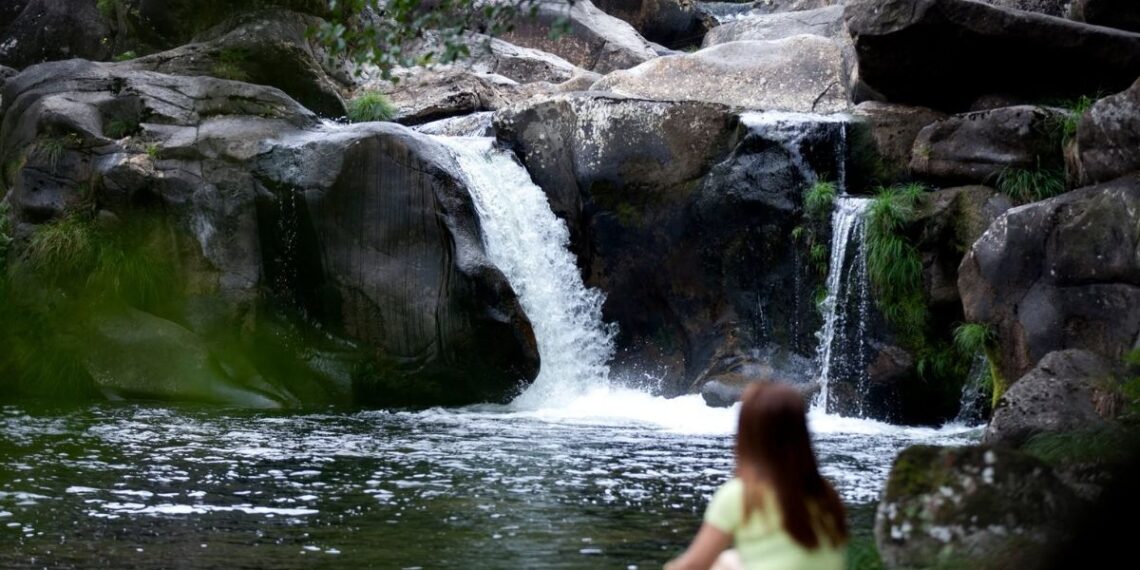 Rescatan a un joven tras precipitarse en las populares pozas del río Oitavén, en Soutomaior