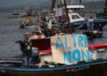 Multitudinaria protesta en Arousa por tierra y por mar para "parar" Altri y la mina de Touro