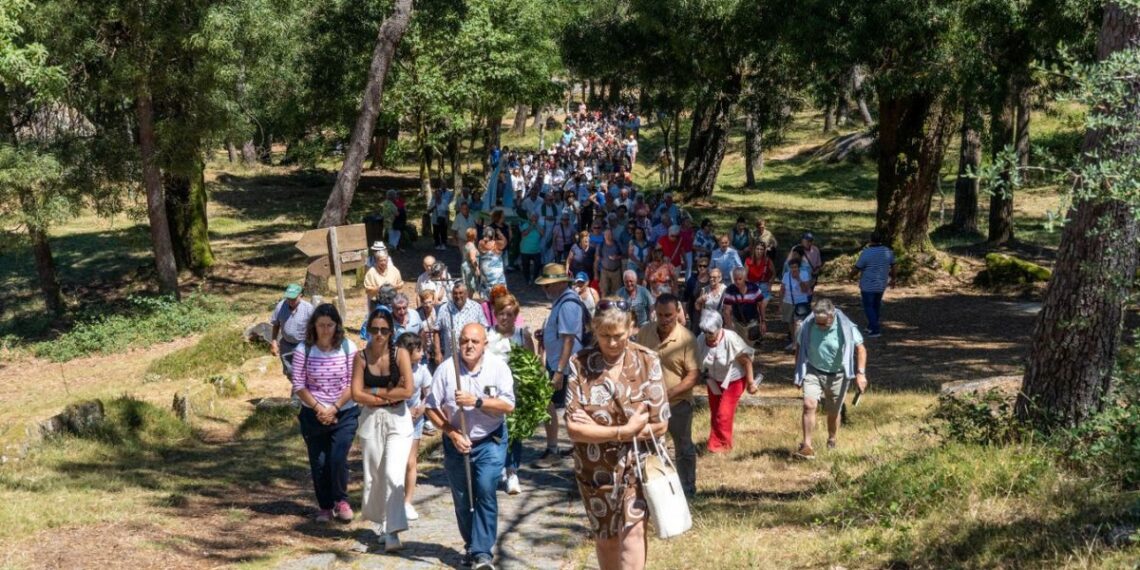 Tui organiza una caminata desde el centro del municipio hasta el Monte Aloia
