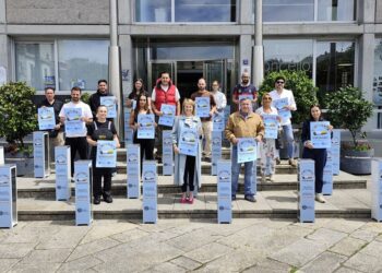 Salceda inicia una campaña para cuidar el municipio luchando contra las colillas tiradas al suelo