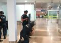 Terroristas invaden el aeropuerto de Vigo y toman rehenes en el simulacro de un ataque en la terminal