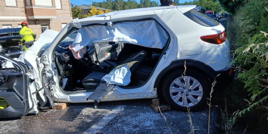 Un grave accidente deja a dos heridos en Mos, uno de ellos tuvo que ser excarcelado