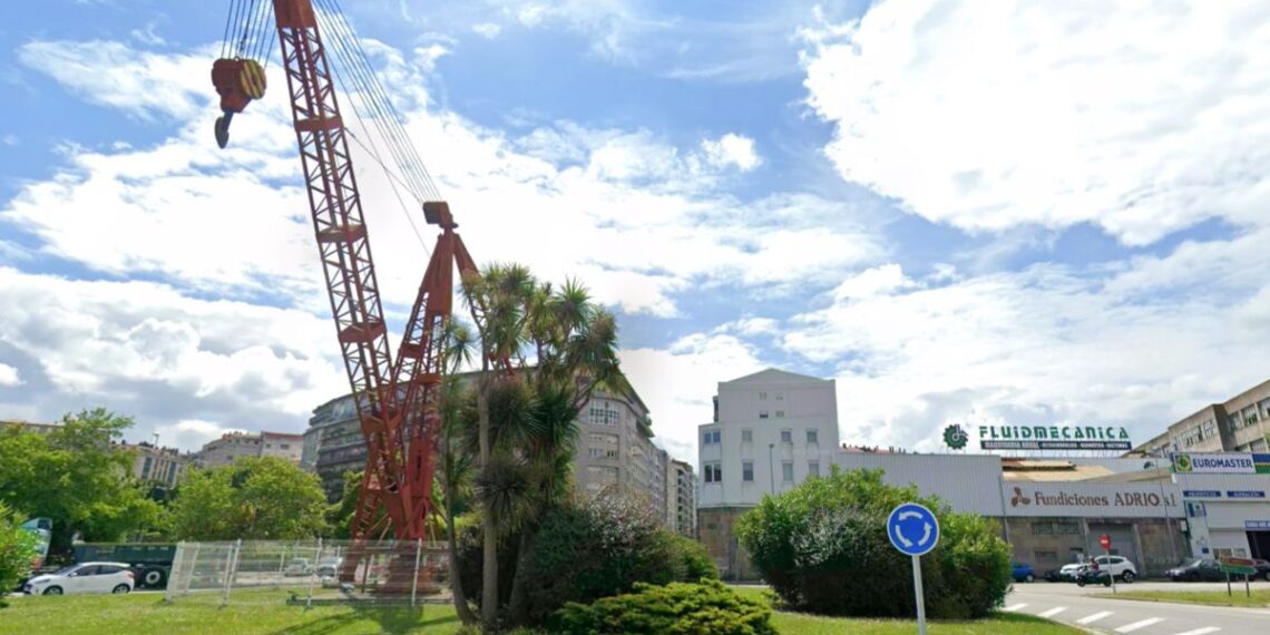 El Vigo industrial en Beiramar empieza su demolición para dar paso a un edificio de 52 viviendas