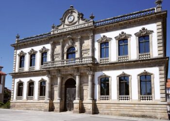 Pontevedra aprueba una oferta de empleo público con preferencia para mujeres  en caso de empate