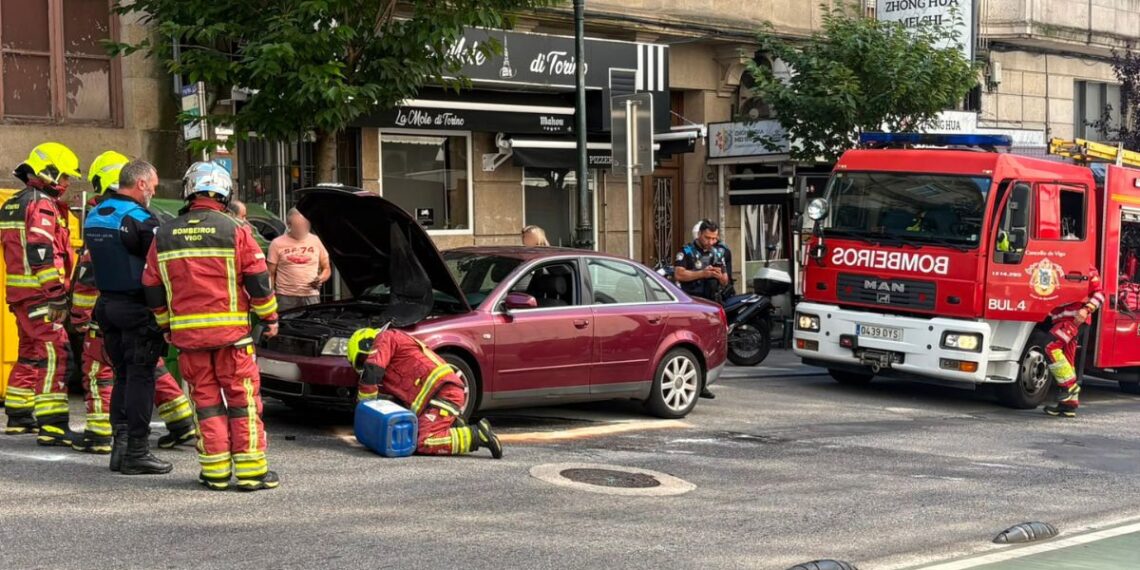 Susto en pleno centro de Vigo por el estallido de un coche con llamas