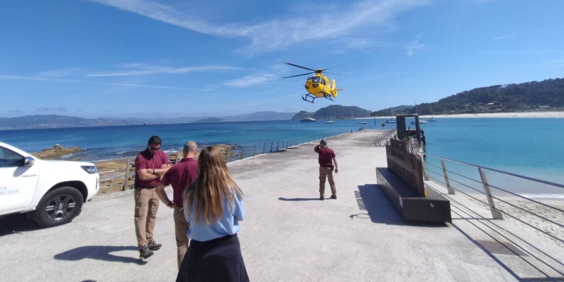 El muelle de Cíes se convierte en pista de aterrizaje para evacuar a una turista italiana