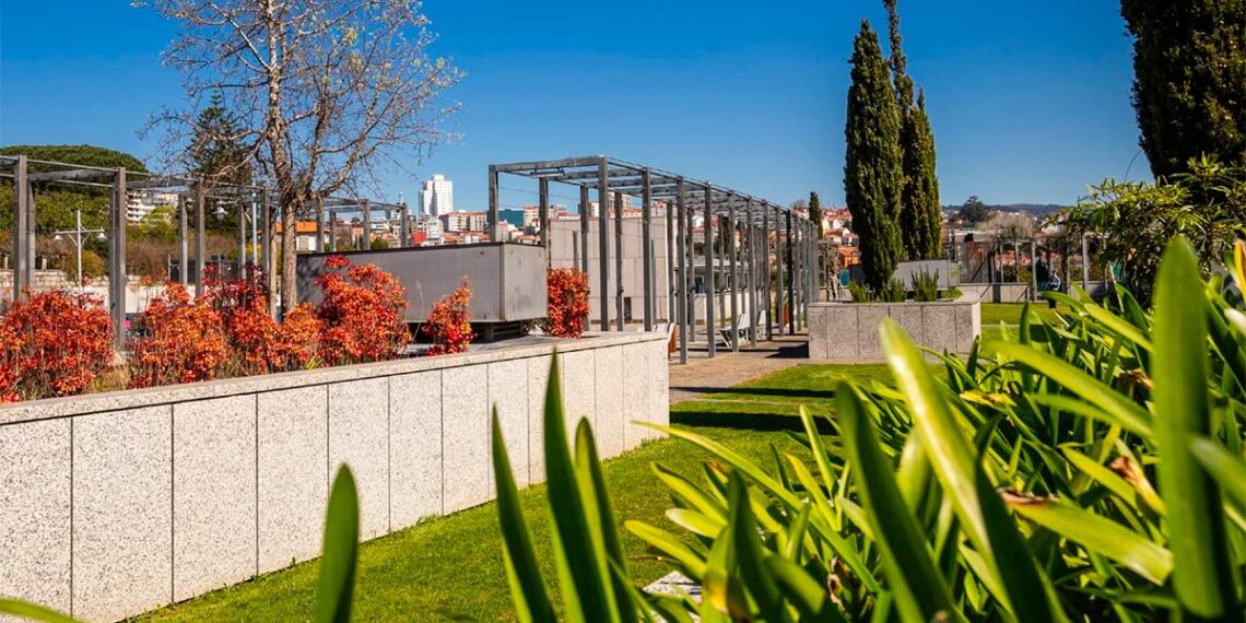 La Porta do Sol se llena de arte con este duelo de sprays en pleno corazón de Vigo, vuelve la Batalla Mural