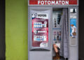 El fotógrafo de Vigo que conquista a España con la imagen de un fotomatón