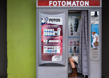 El fotógrafo de Vigo que conquista a España con la imagen de un fotomatón
