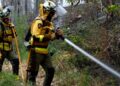 Un incendio originado en Portugal cruza la frontera a Ourense y afecta al concello de A Mezquita
