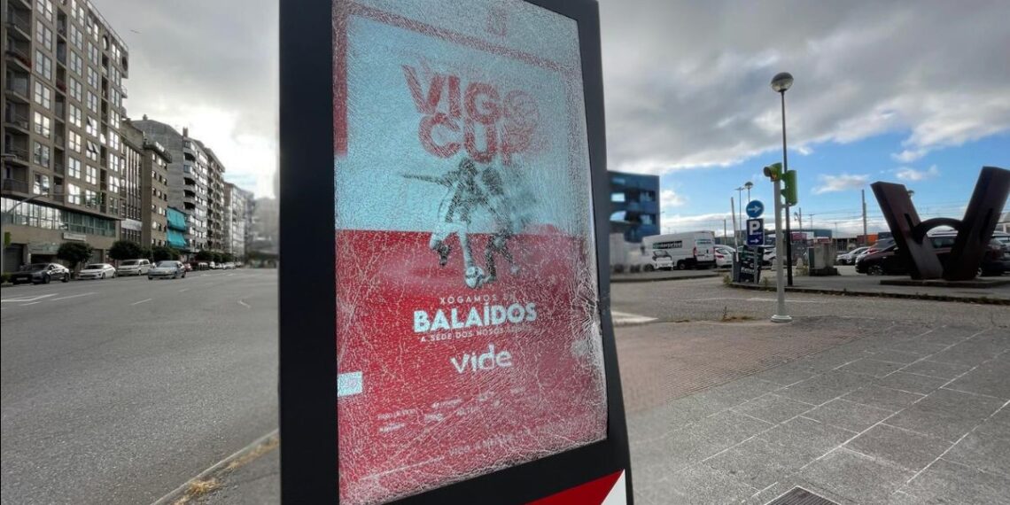 Destrozan una de las nuevas pantallas de Vigo que costaron 700.000€ un día después de inaugurarla