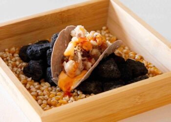 Maíz azul, calamar crujiente y fusión canaria, la curiosa tapa de Vigo que quiere reinar en Galicia
