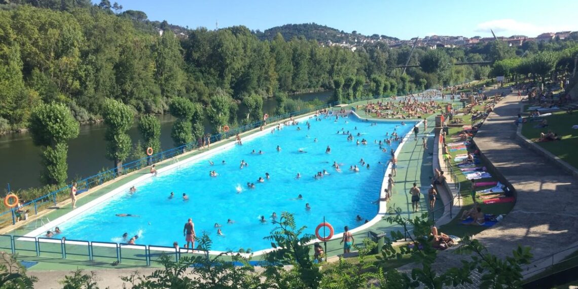 La Xunta pone en alerta 246 concellos de Galicia por calor con máximas de hasta 40 grados