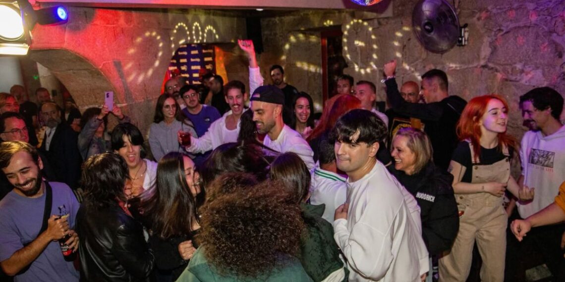 Un tardeo en un mítico local de Vigo se convertirá en un punto de encuentro por el Orgullo