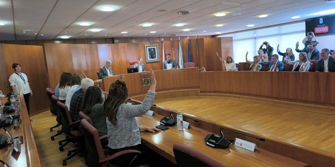 El PSOE de Vigo respalda a la edila imputada, el PP censura que sea "intocable" y el BNG deja el Pleno