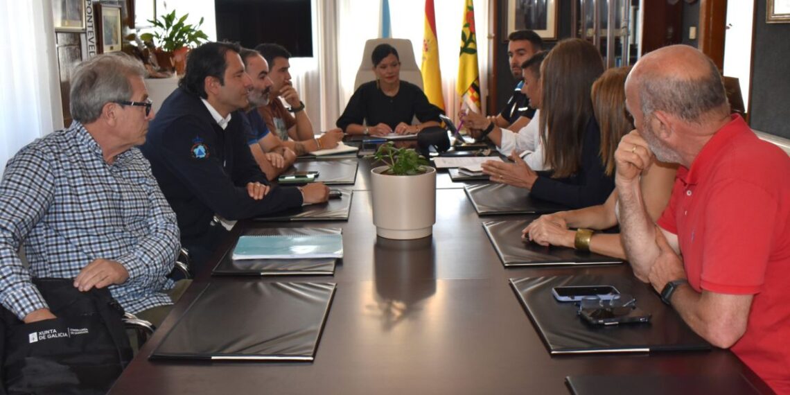Reunión extraordinaria en Mos para controlar los riesgos tras el vuelco del camión lleno de gasóleo
