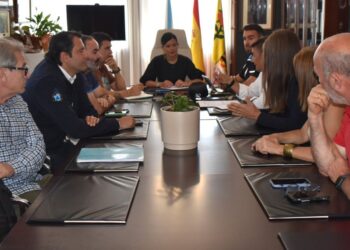 Reunión extraordinaria en Mos para controlar los riesgos tras el vuelco del camión lleno de gasóleo