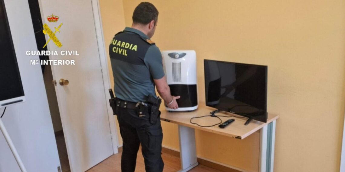 Una televisión o un deshumidificador, el botín del ladrón que se coló en una casa de Tomiño