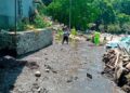 Continúa el reparto de agua en Vilardevós y la retirada de piedras y árboles en Viana do Bolo tras las riadas