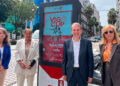 Caballero estrena la nueva red de mupis digitales de Vigo, "no descarto conectar en directo con Marisquiño"