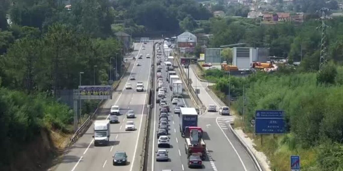 Importantes retenciones en la A-55 en sentido Vigo tras el accidente de tres vehículos en Mos