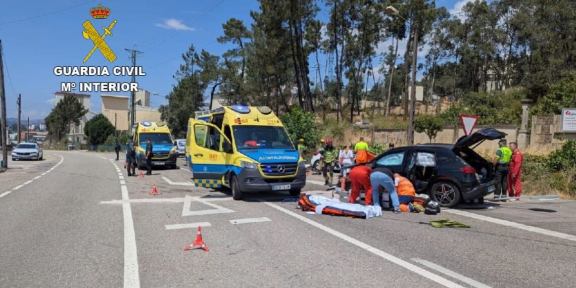 Dos personas muertas y cuatro heridas graves en O Porriño tras un fuerte accidente