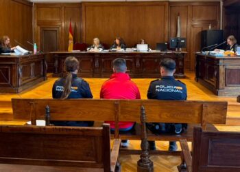 El acusado de quemar a su expareja en Vigo a los policías que lo encontraron: "Soy el que buscáis"