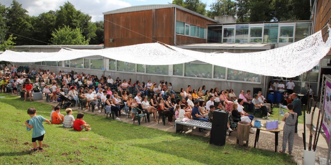 Salceda celebra los 25 años del Raíña Aragonta con emoción, música y placa conmemorativa