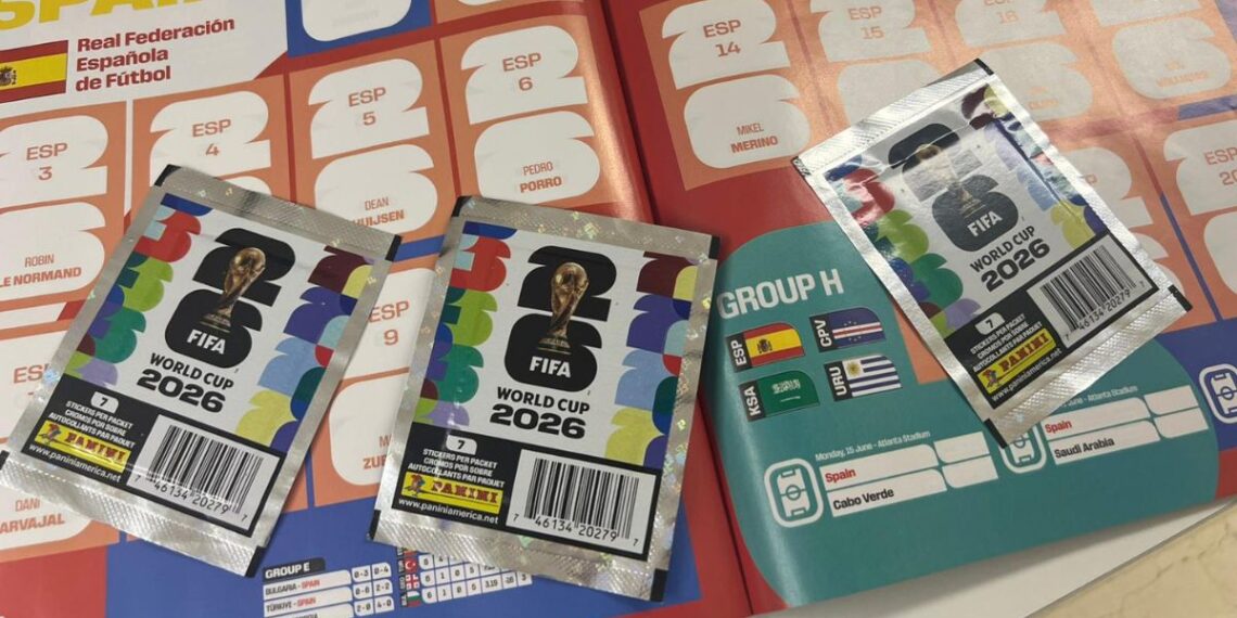 El Mundial se vive en Vigo de una forma diferente, gran quedada en Vigo para intercambiar cromos