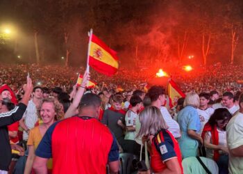 Miles de personas celebran a lo grande en Vigo el Mundial de España