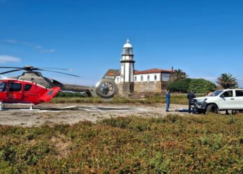 Evacuada en helicóptero una mujer en las Ons tras sufrir importantes problemas respiratorios