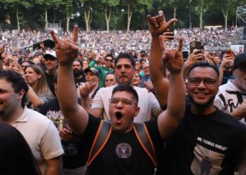 Galería | Molotov puso toda su energía para conquistar el auditorio de Castrelos en Vigo