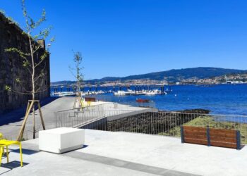 La Ría de Vigo estrena un nuevo balcón al mar junto a la bonita playa de Arealonga