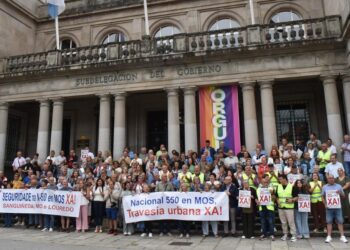Vecinos de Mos protestan por la N-550 y Losada acusa a Nidia Arévalo de "manipulación" y "populismo"