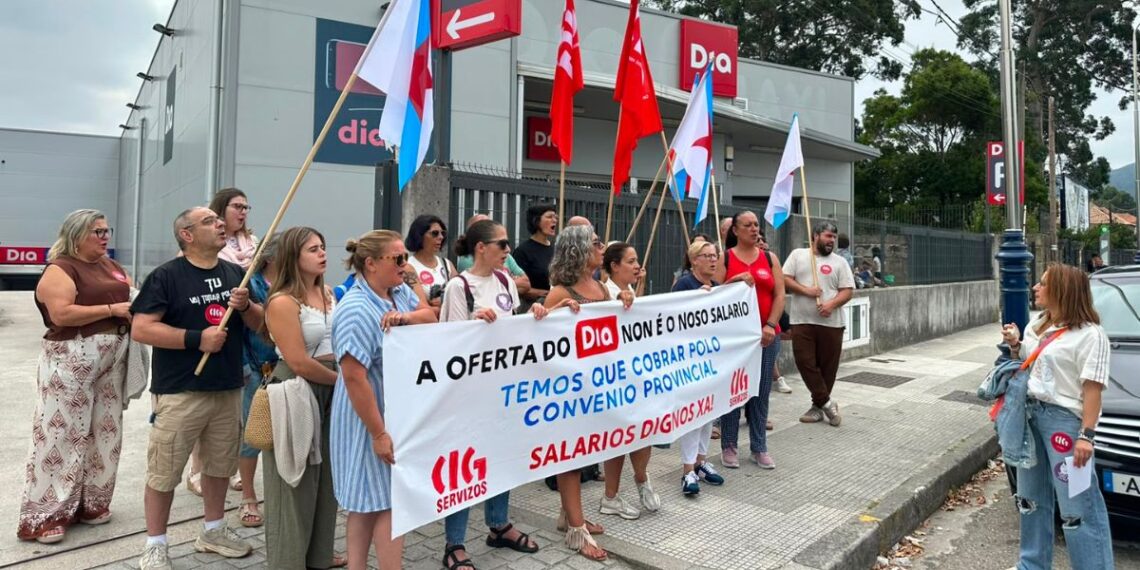 Protesta en un supermercado Dia de Vigo por los salarios: "Queremos cobrar polo convenio provincial"