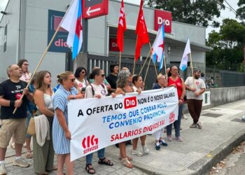 Protesta en un supermercado Dia de Vigo por los salarios: "Queremos cobrar polo convenio provincial"