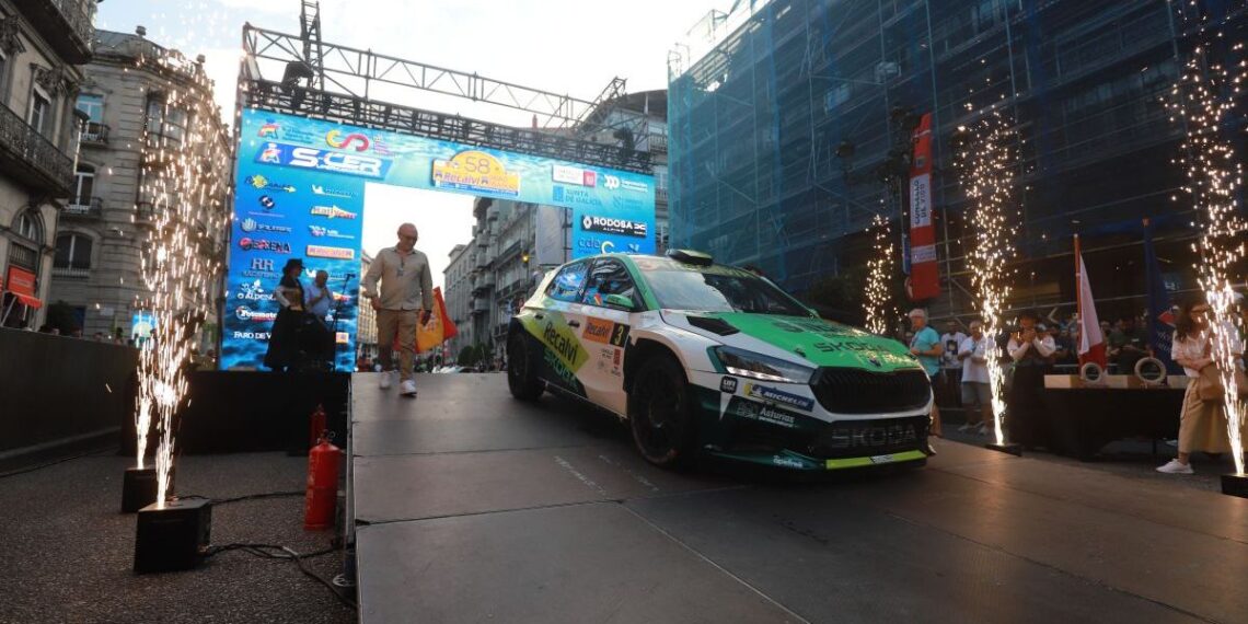 Así es el gran espectáculo que abre el Rally Rías Baixas en el centro de Vigo