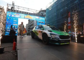 Así es el gran espectáculo que abre el Rally Rías Baixas en el centro de Vigo