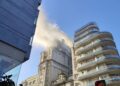 Un incendio en un restaurante de Vigo moviliza un gran operativo y cubre de humo el centro
