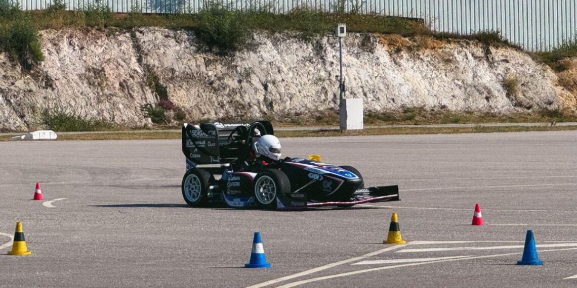 El UM26, el monoplaza de competición de la UVigo, arranca la temporada en Austria
