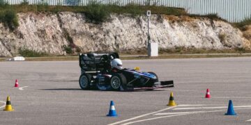 El UM26, el monoplaza de competición de la UVigo, arranca la temporada en Austria