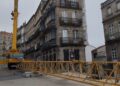 Un gigante de hierro sorprende en pleno centro de Vigo para la próxima transformación del Casco Vello