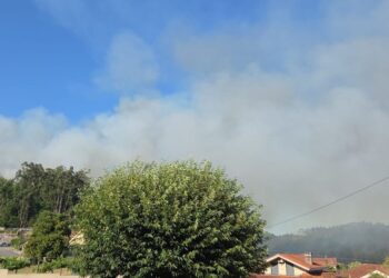 Un accidente obliga a neutralizar un nuevo tramo del Rally Rías Baixas y provoca un incendio en Salceda